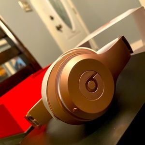 Beats solo 3 wireless headphones, rose gold